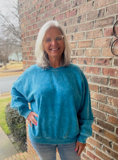 Blue acid wash oversizedr fleece pullover