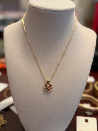 Dainty Flower Pendant Necklace - Simply Pink Boutique