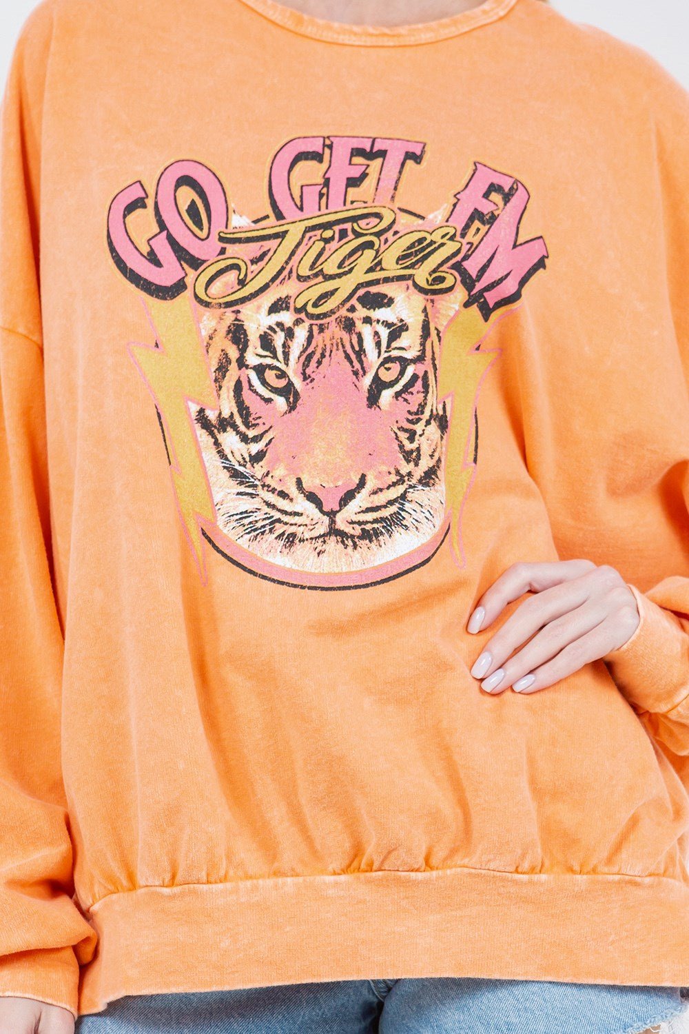 Game Day Mineral Wash Graphic Sweatshirt-Go Get em Tiger! - Simply Pink Boutique